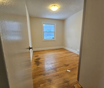 For Lease - 8 Roberta Drive, Toronto, Ontario - Photo 4