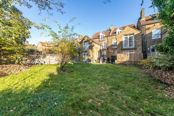 1 Bed Flat, Lee High Road, SE12 - Photo 1