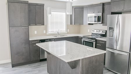 3 Bedroom Townhouse For Rent In Redstone | Pets Negotiable - Photo 3