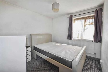 Chiswick Terrace, London, Chiswick, W4 - Photo 3