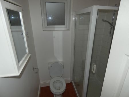 1 bed House - To Let - Photo 4