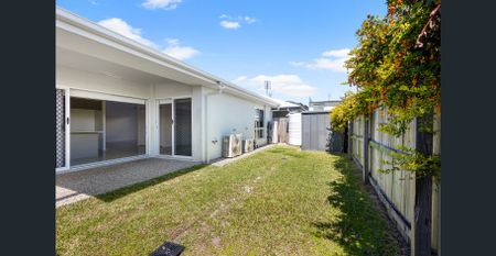 Modern Family Home, Freshly Painted & New Carpet - Photo 5