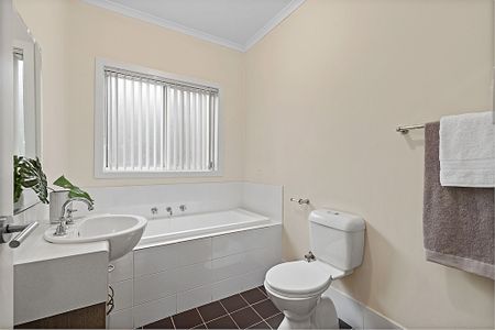 5 Cabernet Cl, Old Reynella SA 5161 - House For Rent | Domain - Photo 2