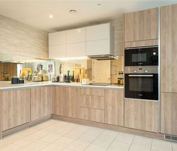 A contemporary four bedroom townhouse in a popular modern developme... - Photo 5