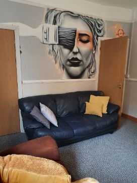 5 bedroom house, 1 en-suite - Photo 1