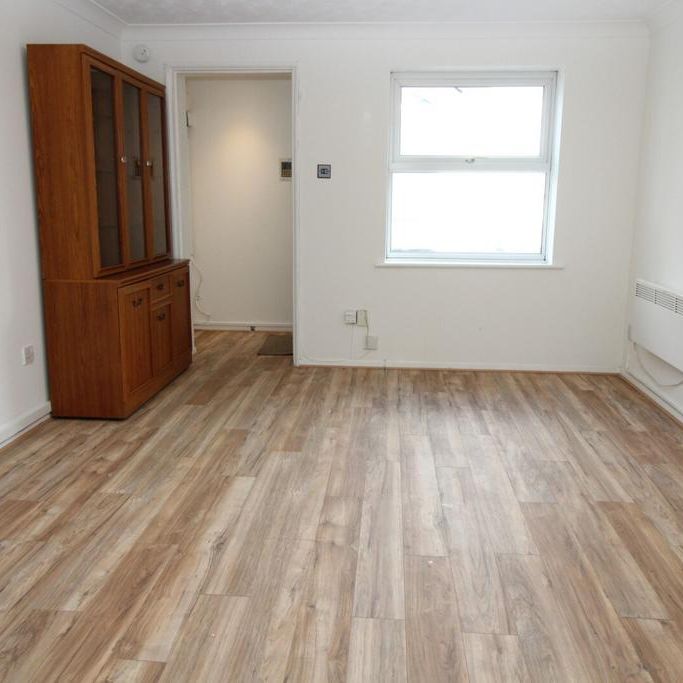2 bedroom ground floor flat to rent - Photo 1