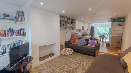 2 bedroom terraced house to rent - Photo 2