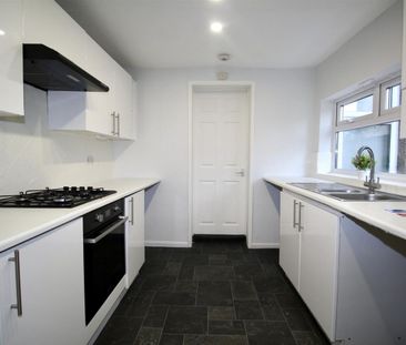 3 Bedroom House - Terraced To Let - Photo 6