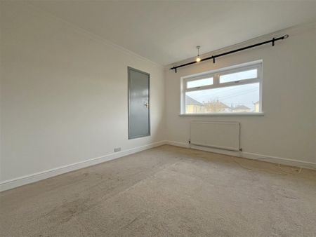 3 bedroom Terraced House to rent - Photo 2