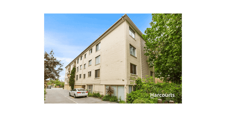 Spacious one bedroom flat in heart of St Kilda East - Photo 5