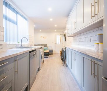 5 bedroom semi-detached house to rent - Photo 3