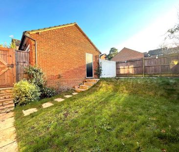 Foxglove Gardens, Guildford, GU4 - Photo 6