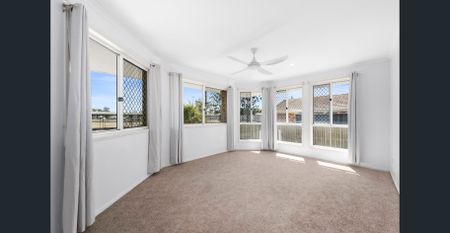 THREE BEDROOM HOME IN CENTRAL POSITION - Photo 3