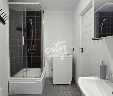 Centrum! Duża kawalerka z balkonem i parkingiem. - Photo 5