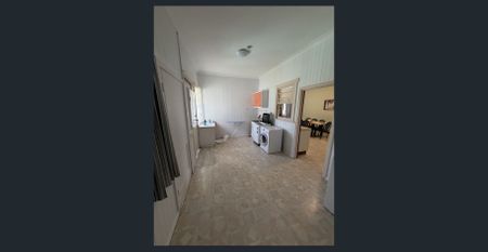 Spacious & Comfortable Living! - Photo 2