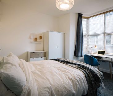 Wonderful 6 Bedroom Charactered Home located in the town centre of ... - Photo 3