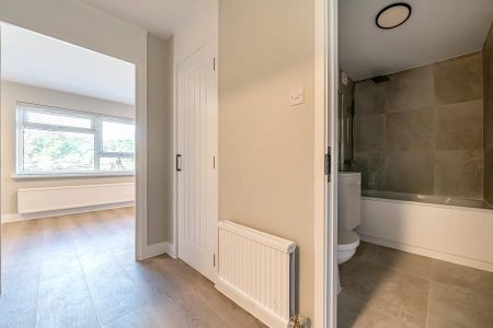 Racks Court, Guildford, GU1 - Photo 5