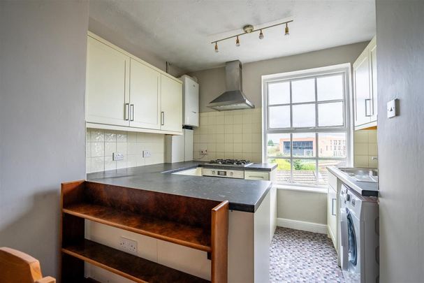 2 bedroom flat to rent - Photo 1