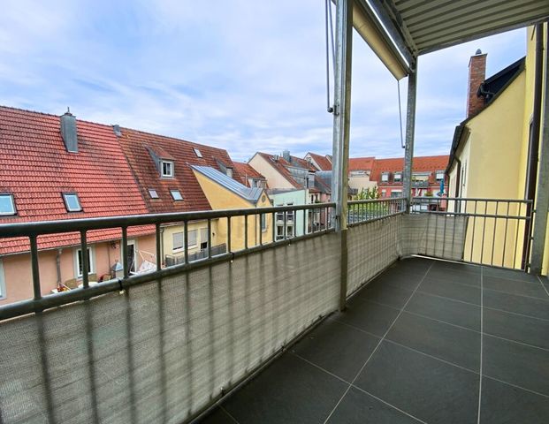 Attraktive Stadtwohnung für 2 Jahre zu vermieten, Einbauküche, Garage, Lift, Balkon, Parkett uvm. - Photo 1