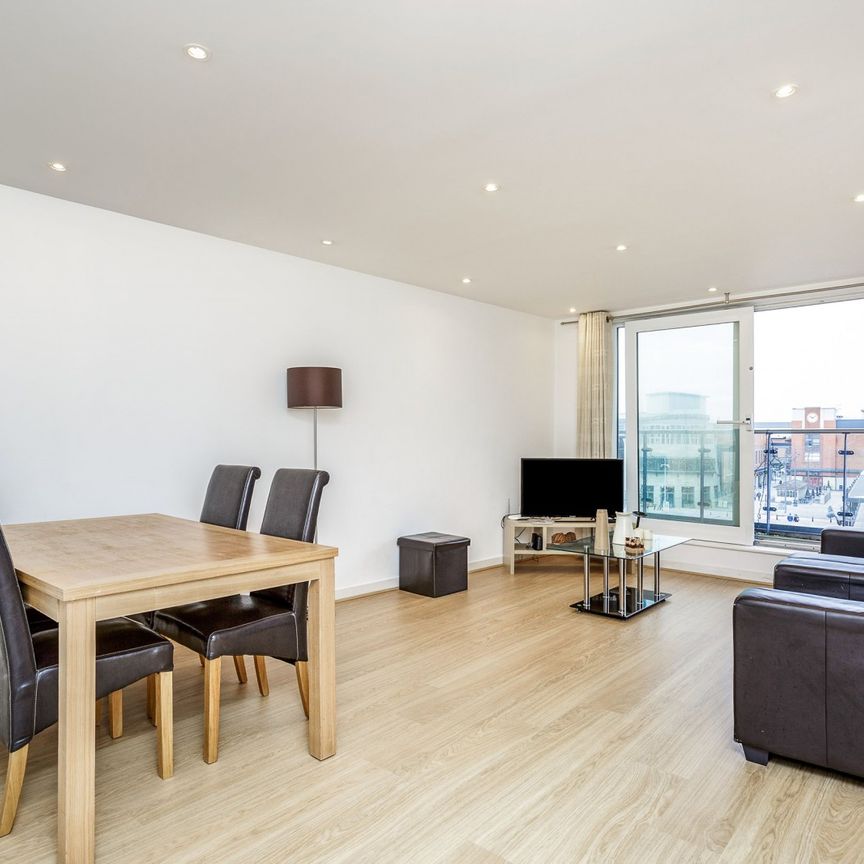 2 bedroom apartment to rent The Crescent, Gunwharf Quays, Portsmouth, PO1 - Photo 1