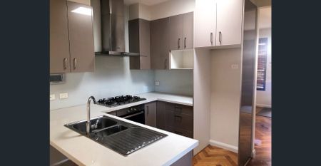 Modern Luxury Town Home - Photo 2