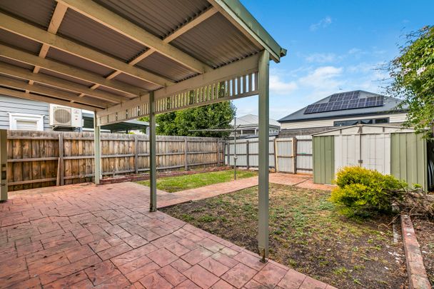 Spacious Period Home in Kingsville! - Photo 1