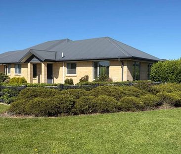 ROLLESTON - 4 BEDROOMS, 2 BATHROOMS, HEATPUMP, DOUBLE GARAGE - Photo 4