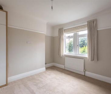 4 bedroom semi-detached house to rent - Photo 3
