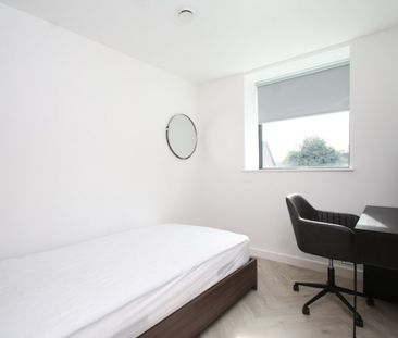 5 bed Apartment for Rent - Photo 6