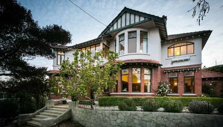 Spacious furnished private room in Central City (Power, Internet included) - Photo 3