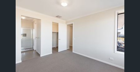 LOW MAINTENANCE FAMILY HOME IN GREAT LOCATION! - Photo 2