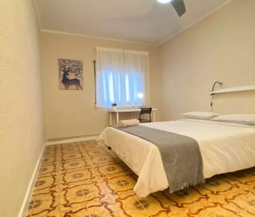 Room in a shared 5-bedroom apartment for rent in Palomeras Bajas, p... - Photo 5