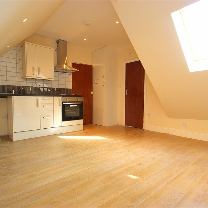 1 bed flat to rent in Bathurst Walk, Richings Park, SL0 - Photo 1