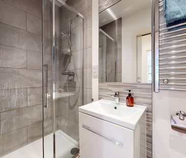 Apt 6, Crown Residence - Photo 5