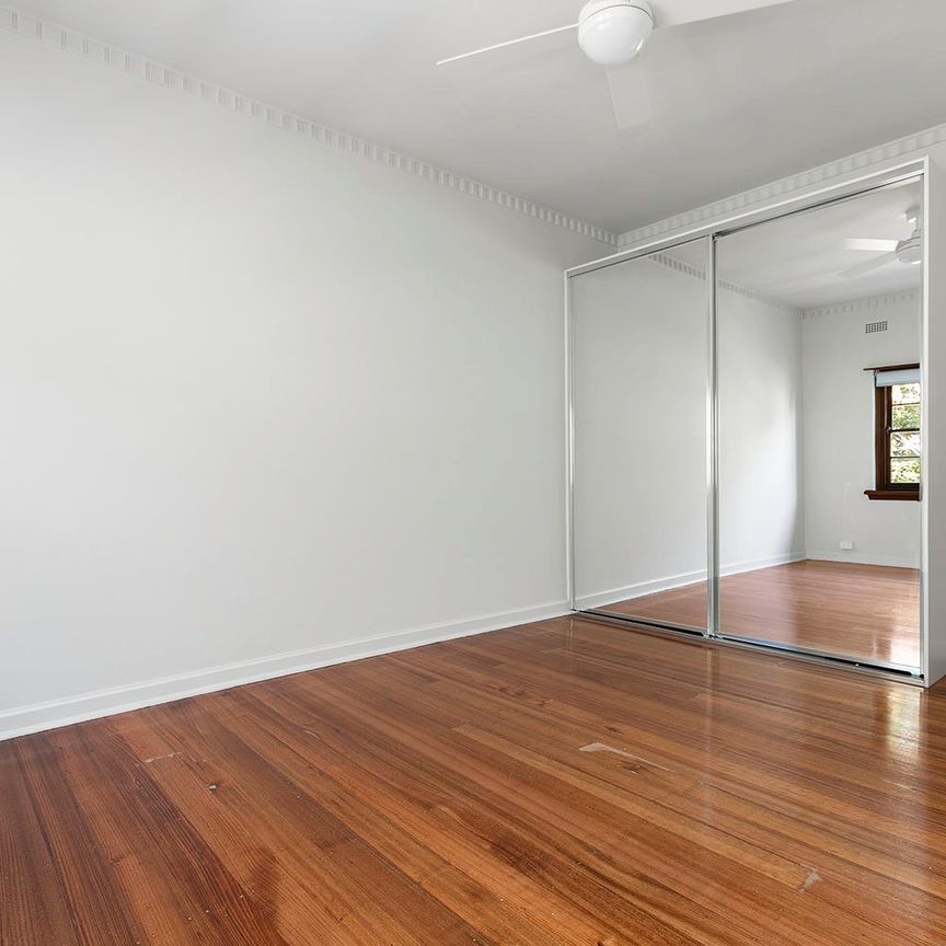 One Bedroom Apartment in Prime Location - Photo 1