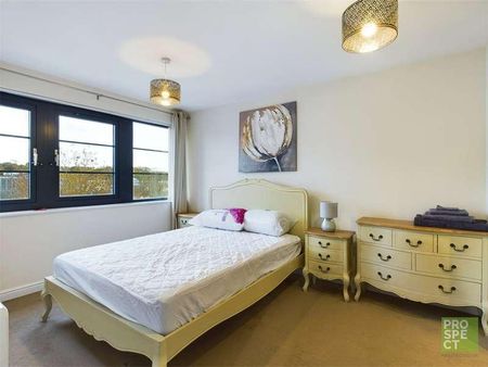 Wessex Court, Kestrel Road, Farnborough, Hampshire, GU14 - Photo 2