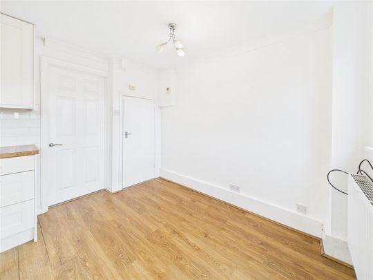 3 bedroom Semi-detached house to rent - Photo 1