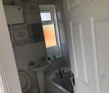 3 bedroom semi-detached house to rent - Photo 6