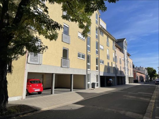 Ruheoase mitten in der Stadt mit 60 m² Terrasse - 3-Zimmer-Wohnung, EBK, Garage & Stellplatz! - Foto 1