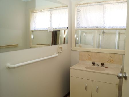 Well Located, Neat & Tidy Unit! - Photo 2