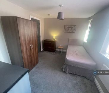 1 bedroom in a house share to rent - Photo 2