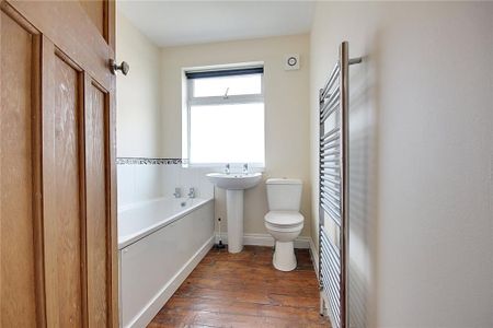 2 bedroom flat to rent - Photo 4