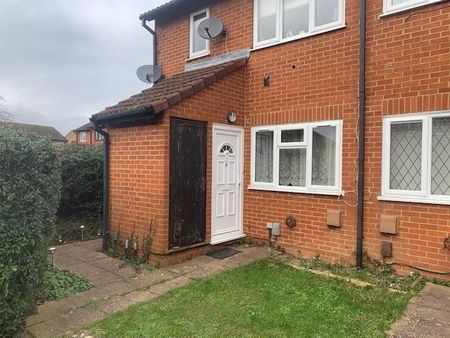 1 bedroom ground floor maisonette to rent - Photo 5