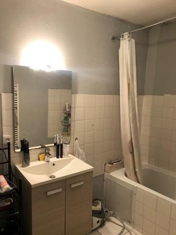 Location Appartement 3 pièces 77m² VAULX EN VELIN 69120 - Photo 3