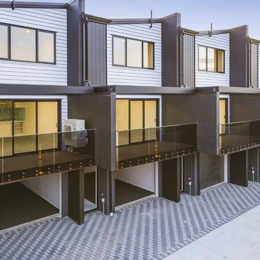 Near new Mt Wellington Modern Home - Long term rental home - Photo 1