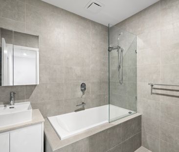 Contemporary living in a coveted locale - Photo 3