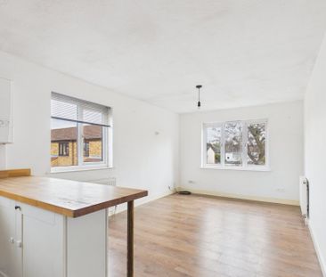 Larkham Close, Feltham,TW13 - Photo 3