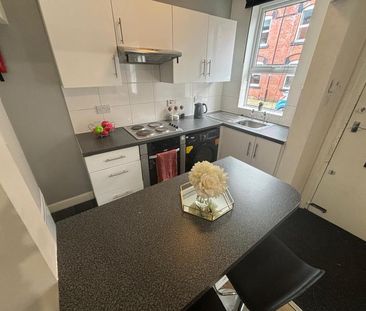 3 bedroom end of terrace house to rent - Photo 1