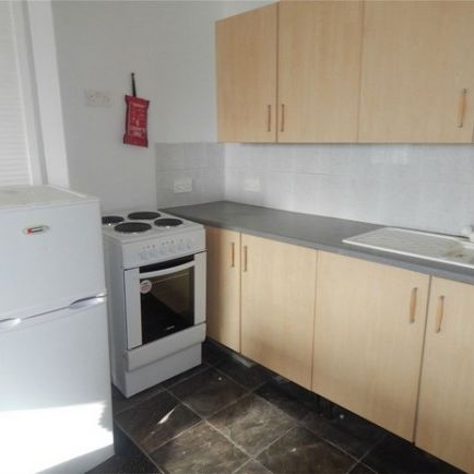 3 Bed - Manchester Road, Huddersfield, West Yorkshire - Photo 1