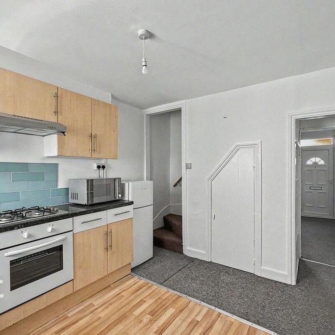 2 bedroom terraced house to rent - Photo 1